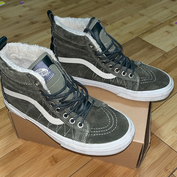 VANS OFF THE WALL HIGH TOP SHOE - Picture 3 of 6